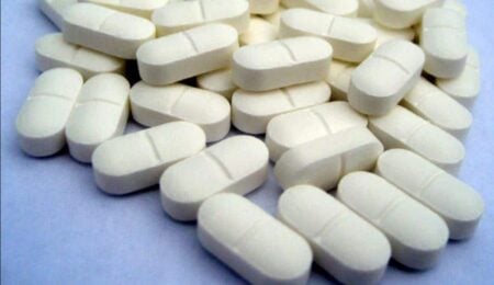 ওষুধের মাঝে কাটা দাগ