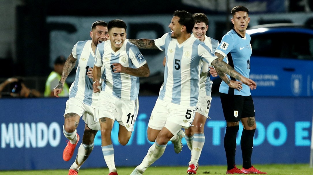 উরুগুয়েকে হারাল আর্জেন্টিনা