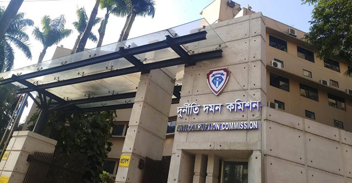 দুর্নীতির অভিযোগে ৩৬
