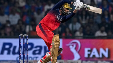 এক ফিফটিতেই -ক্রুনাল পান্ডিয়া