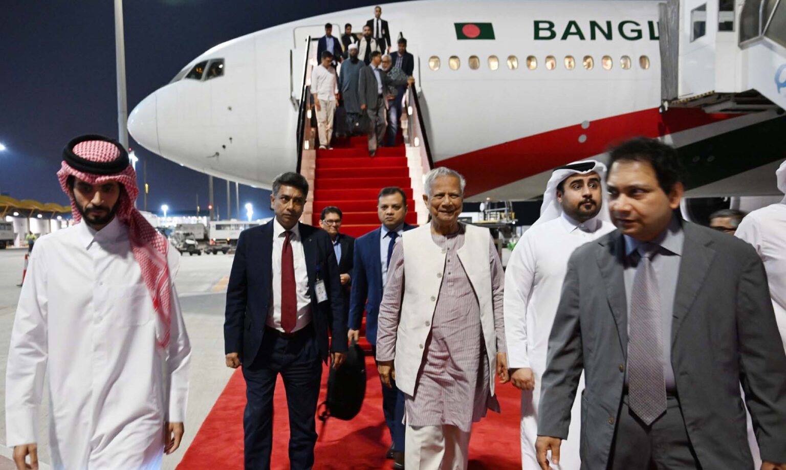 বাংলাদেশ থেকে ৭২৫ সেনাসদস্য নেবে কাতার