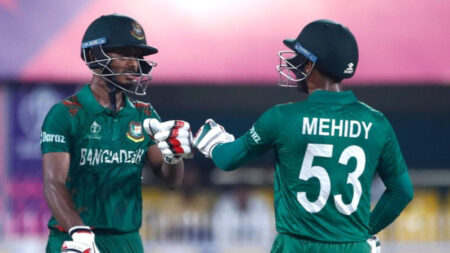 কানাডা টি-টেনে - মিরাজ ও তামিম