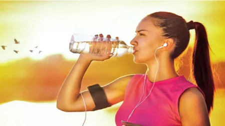 গরমে ঘুরতে গেলে সুস্থ থাকতে যা করবেন গরমে ঘুরতে