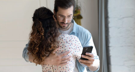 স্বামী বা স্ত্রী পরকীয়ায় জড়িয়েছে বুঝবেন যেসব লক্ষণ দেখে পরকীয়া