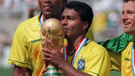 ব্রাজিলের ফুটবলাররা ক্লাবের জন্য খেলে, দেশের জন্য নয় : রোমারিও ব্রাজিলের ফুটবলাররা - রোমারিও