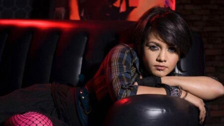 যোগ্য ছেলে - মিলা