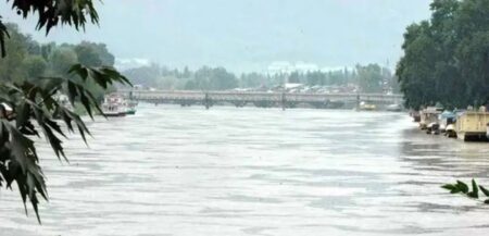 পূর্বঘোষণা ছাড়াই সিন্ধুর পানি ছেড়ে দিলো ভারত, বন্যার কবলে পাকিস্তান সিন্ধুর পানি