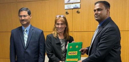 ১০ বছরের জন্য স্টারলিংককে দুটি লাইসেন্স দিলো বিটিআরসি স্টারলিংক