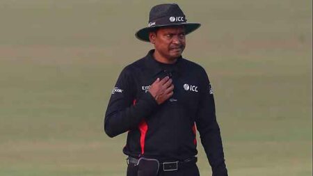 হাসপাতালে আম্পায়ার সোহেল