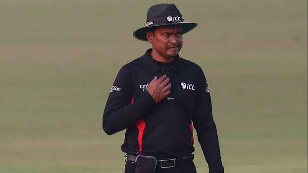 হাসপাতালে আম্পায়ার সোহেল