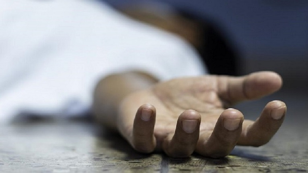 স্ত্রীকে কুপিয়ে হাত বিচ্ছিন্ন
