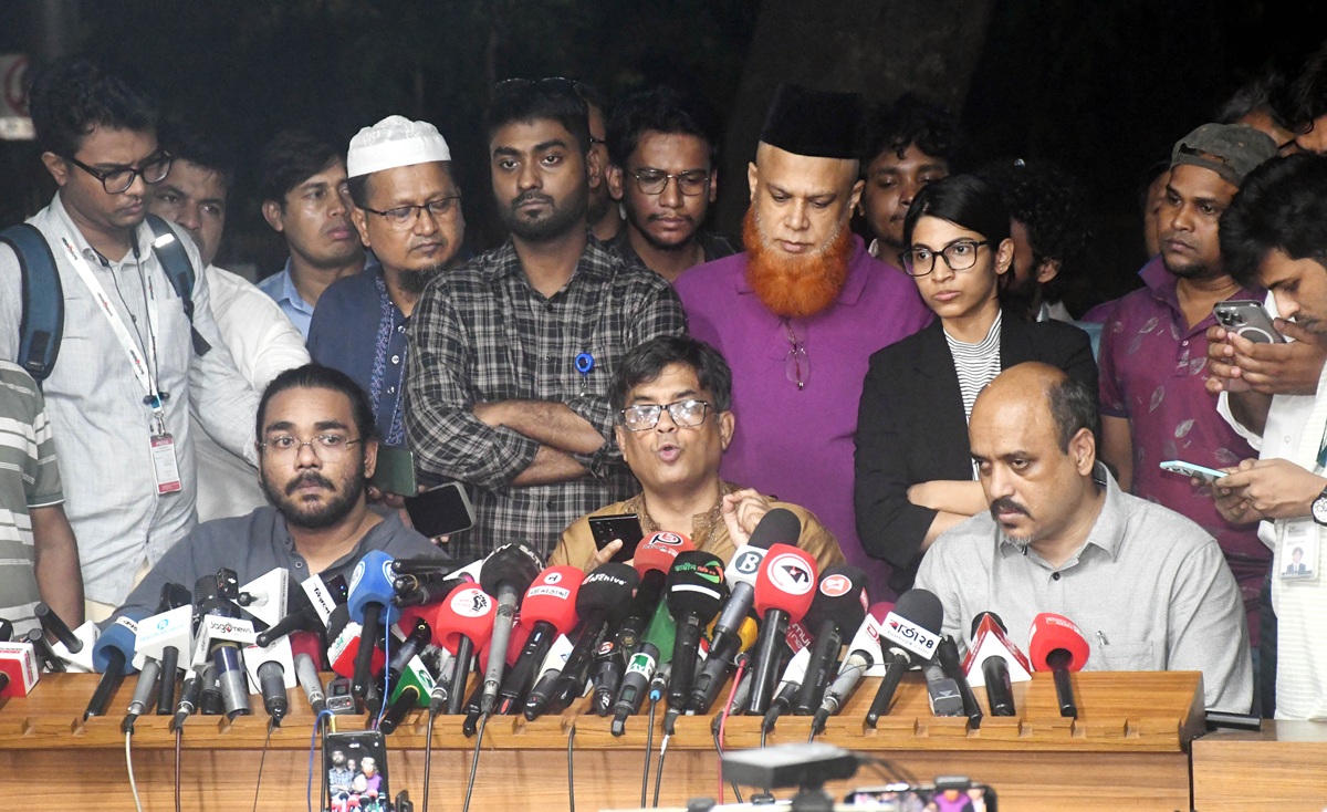 প্রধান উপদেষ্টা ও সরকারের