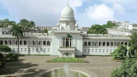 ২১ আগস্ট: রায়ের বিরুদ্ধে