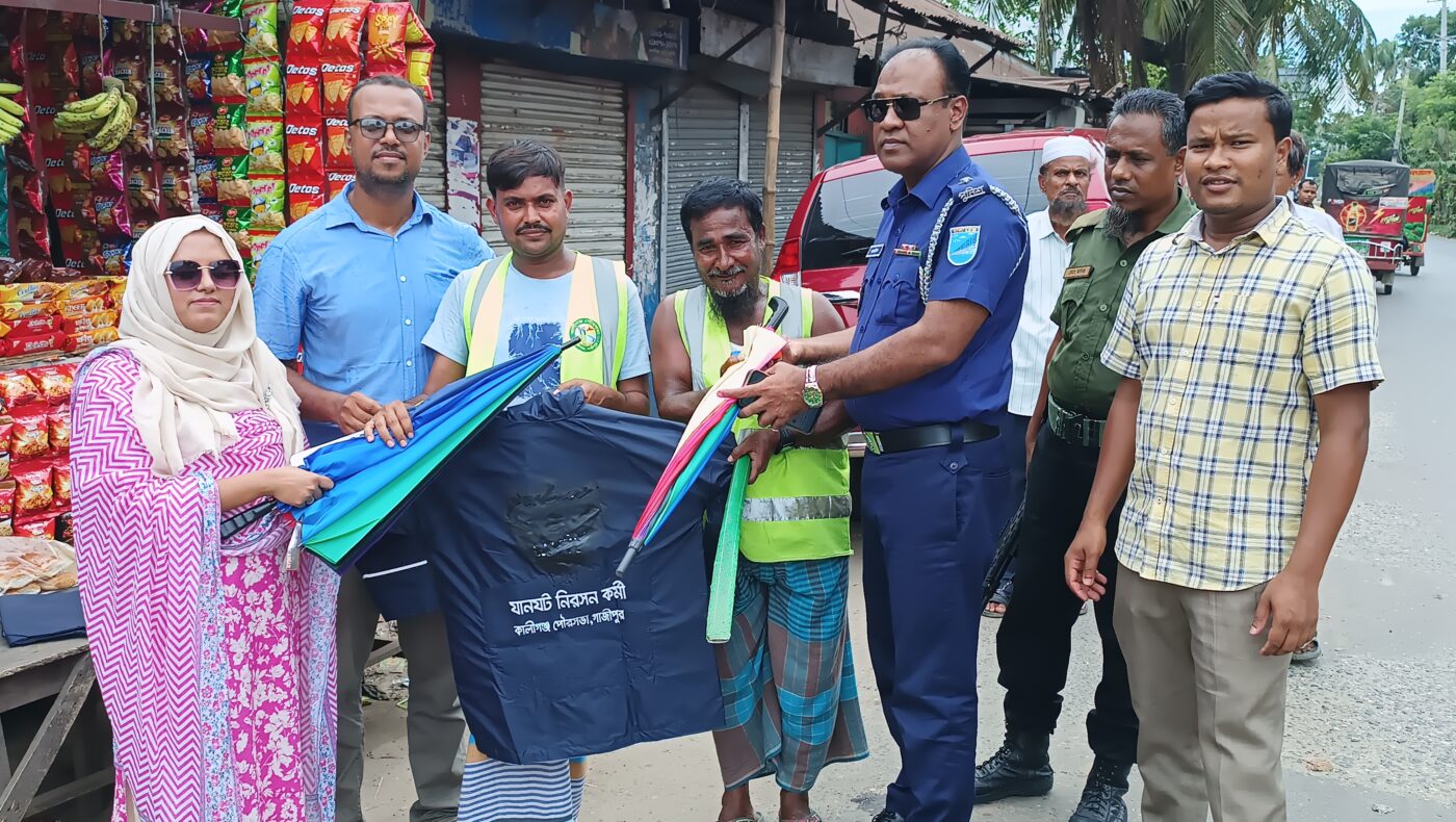 Kaligonj-Gazipur-Distribution of umbrellas and raincoats among community traffic members- (2)