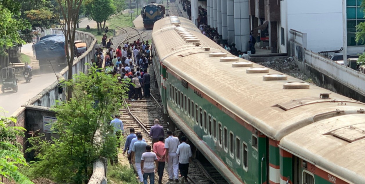 বনলতা এক্সপ্রেস ট্রেন