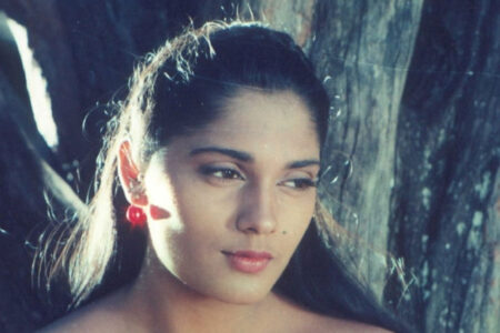 অভিনেত্রী অনু আগরওয়াল