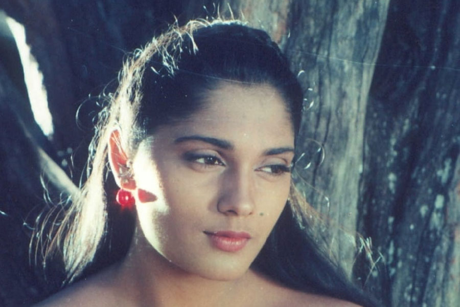 অভিনেত্রী অনু আগরওয়াল