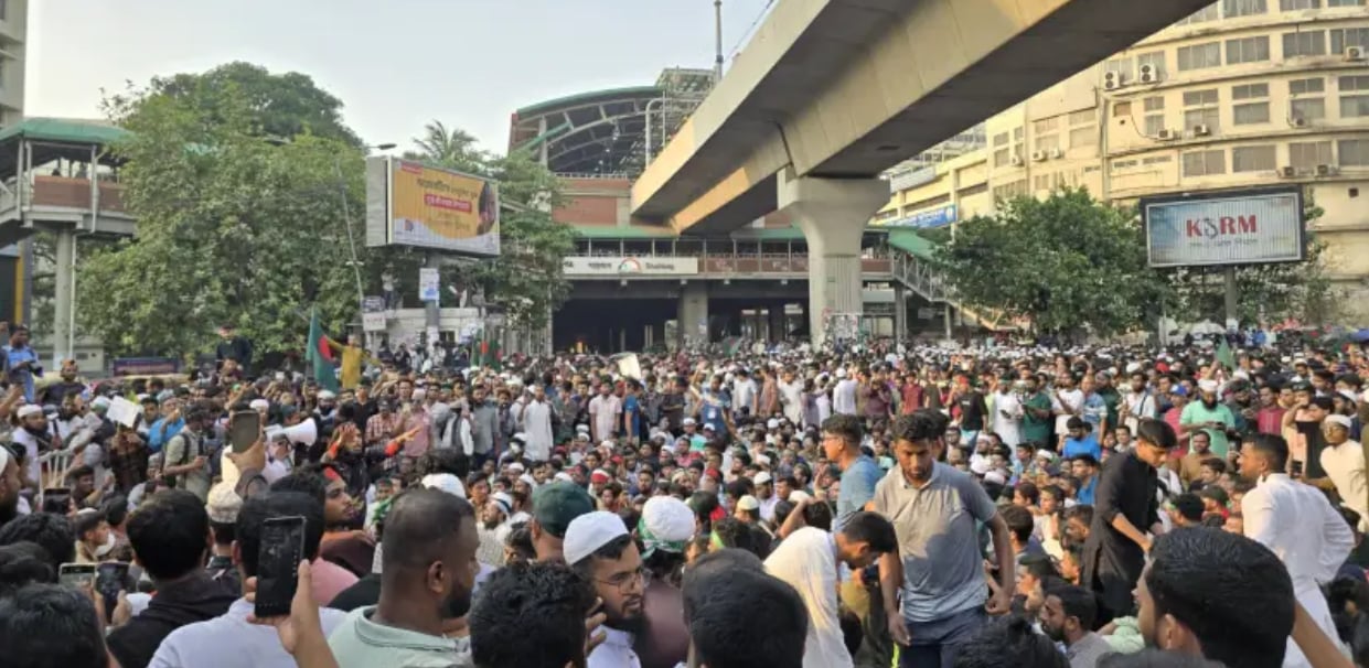 গণহত্যায় জড়িত আওয়ামী লীগ নিষিদ্ধের দাবিতে উত্তাল শাহবাগ, বন্ধ যান চলাচল