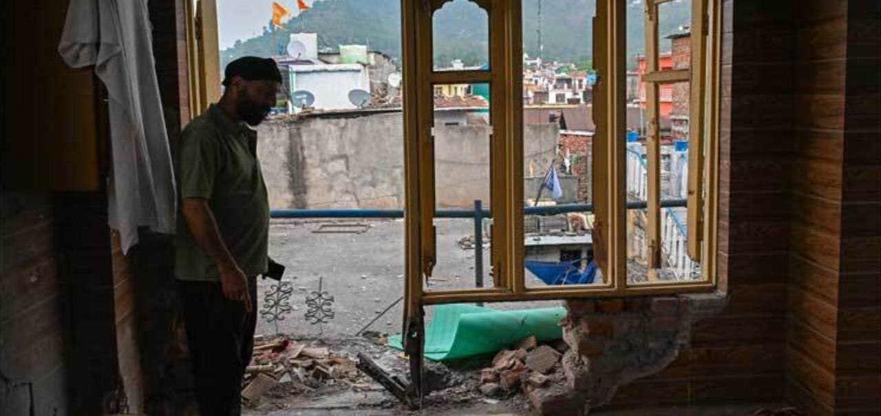 ক্ষেপণাস্ত্র হামলা