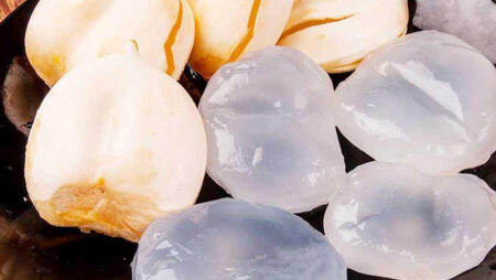 গরমে তালশাঁস কেন খাবেন? জেনে নিন এর স্বাস্থ্য উপকারিতা গরমে তালশাঁস