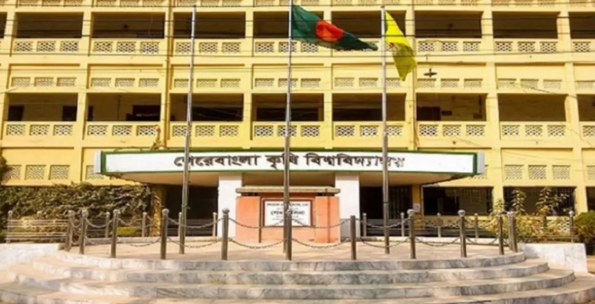 ছাত্রীকে হল ছাড়ার হুমকি