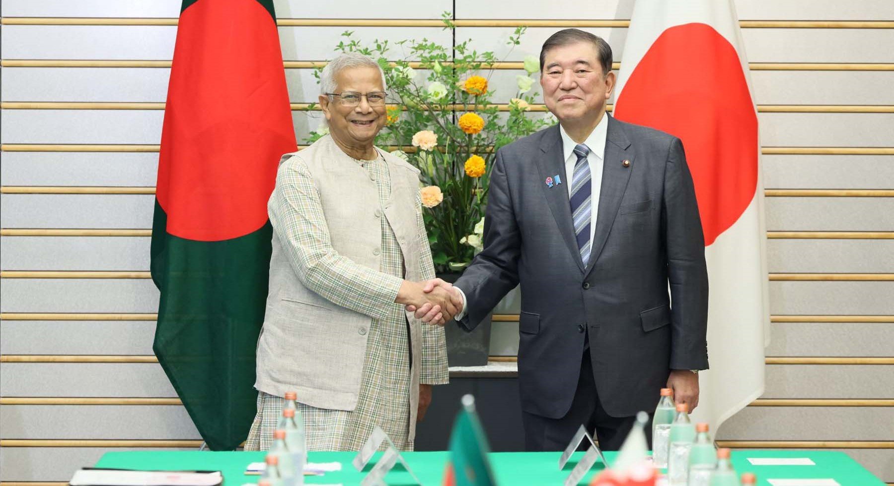 জাপান সফর শেষে রাতে দেশে ফিরছেন প্রধান উপদেষ্টা