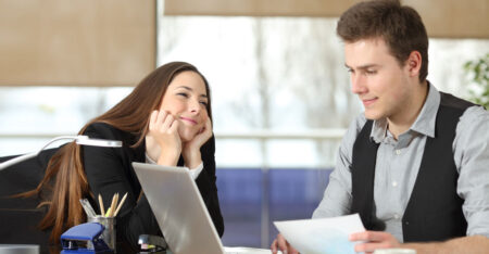 পছন্দ করে না তাদের সঙ্গে যেমন ব্যবহার করবেন