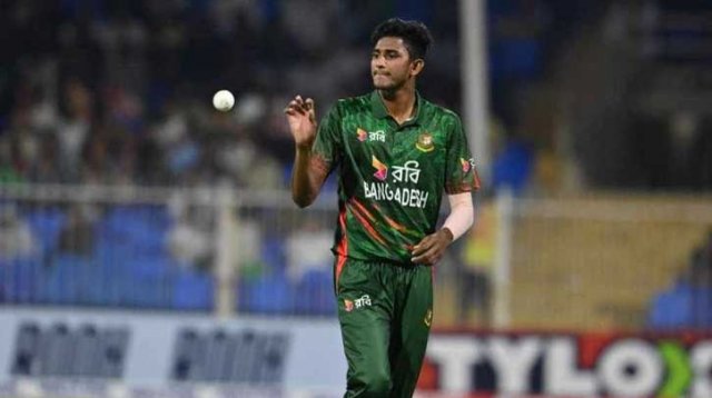 পাকিস্তান সিরিজে -নাহিদ রানা