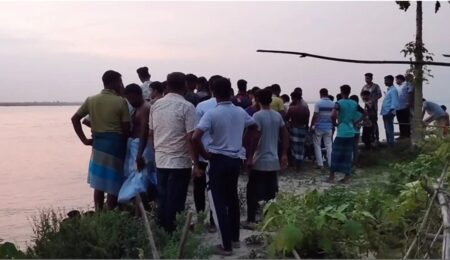 যমুনা নদীর তীরে ১১টি