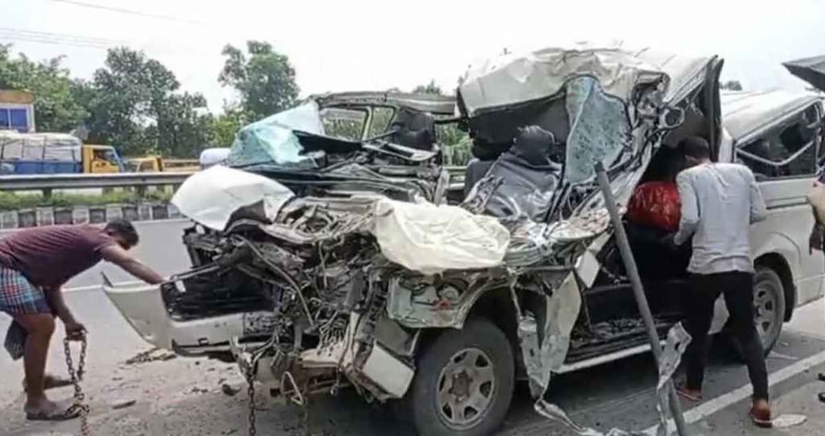 বাসাইলে ট্রাকে