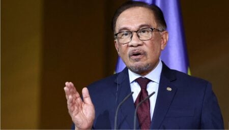 ইসরায়েলের বিরুদ্ধে আন্তর্জাতিক চাপ বাড়াতে আহ্বান মালয়েশিয়ার প্রধানমন্ত্রীর ইসরায়েলের বিরুদ্ধে