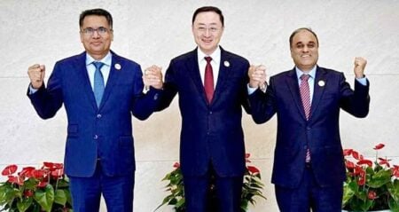 চীনে ত্রিপক্ষীয় কূটনৈতিক