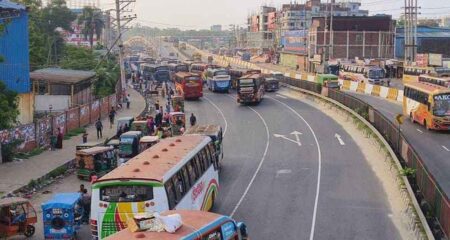 টানা ছুটি শেষে কর্মস্থলে ফেরা, ঢাকা-টাঙ্গাইল মহাসড়কে যানবাহনের চাপ টানা ছুটি শেষে কর্মস্থলে