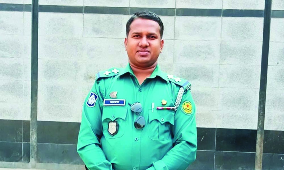 রাজধানীতে বাসচাপায়