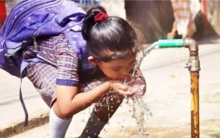 বৃষ্টির বদলে গরমে