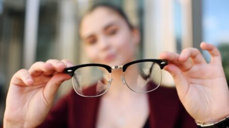 চোখে চশমা পড়া কমানোর