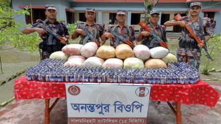 লালমনিরহাট সীমান্তে বিজিবির অভিযানে বিপুল পরিমাণ মাদক উদ্ধার BGB