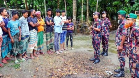 ঈদুল আজহা সামনে রেখে লালমনিরহাট সীমান্তে বিজিবি’র কঠোর নজরদারি BGB