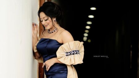 সাহসী লুকে ভক্তদের চমকে দিলেন নায়িকা দীঘি Dighi