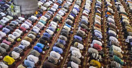 Eid ul Adha Prayer Rules in the Mosque vs at Home: What’s the Difference?