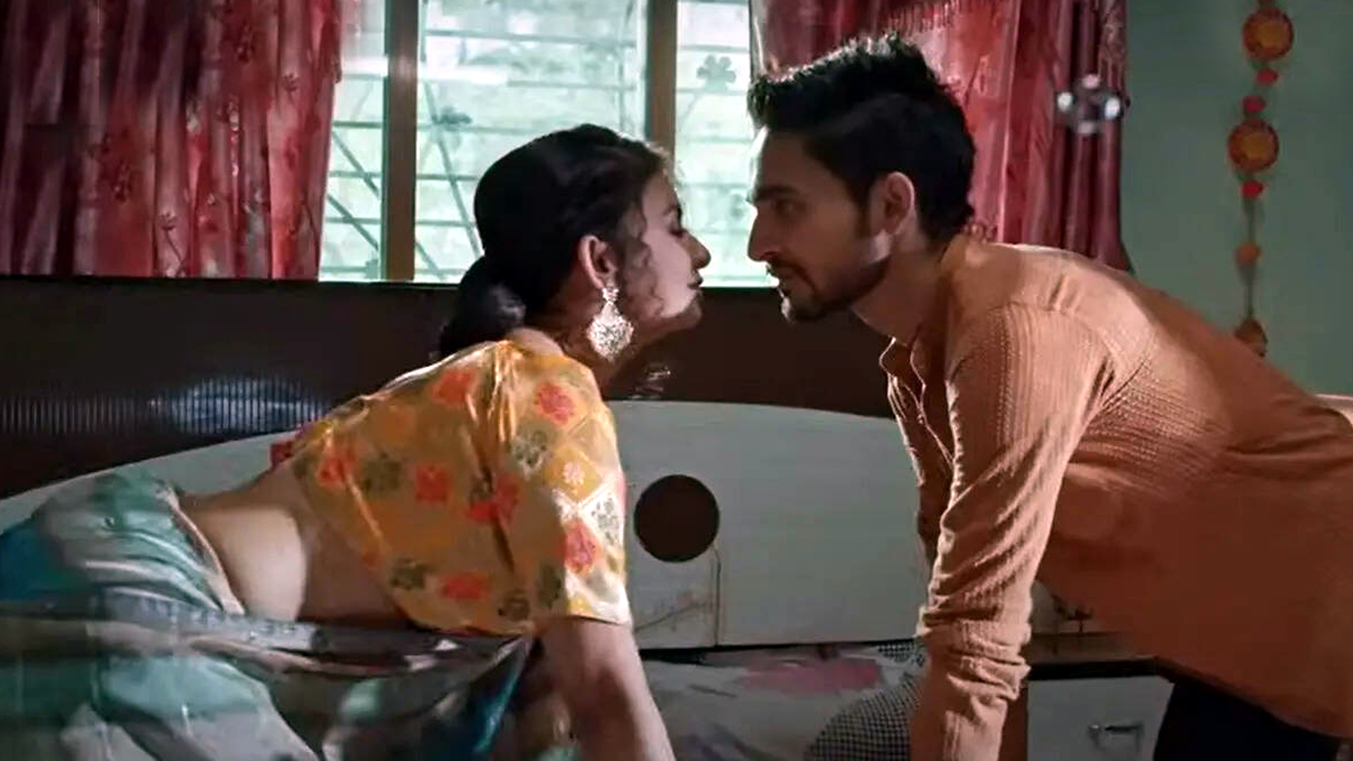 Skrytni russkogo student śloški kamerasi