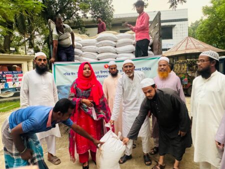 Kaligonj-Gazipur-Distribution of 15 tons of salt for processing sacrificial skin- (2)
