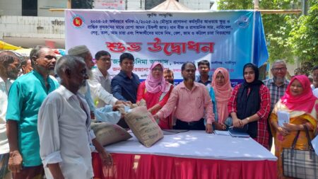 Kaligonj-Gazipur-Farmers received seeds and fertilizer, students received seedlings- (1)