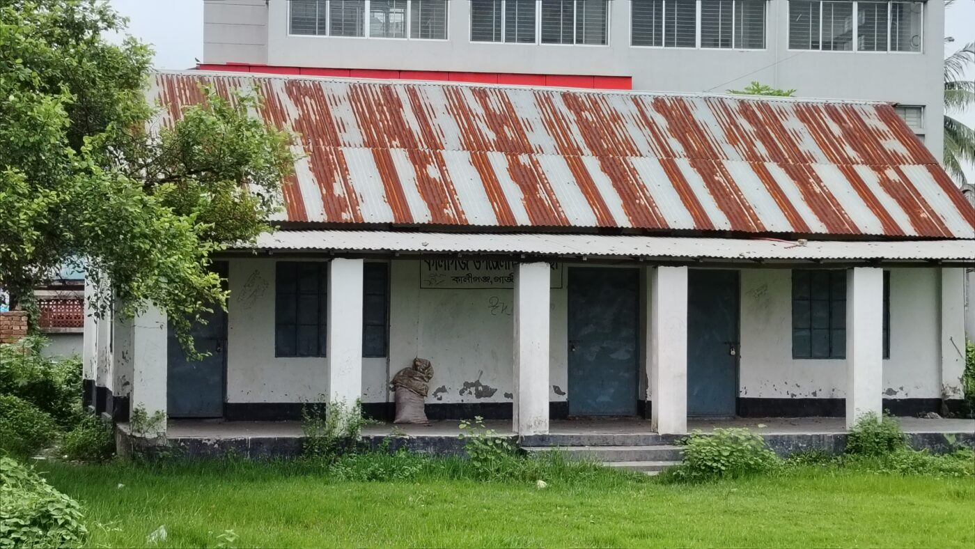 Kaligonj-Gazipur-Scout office fan and cable stolen Sports organization's key missing, editor not taking responsibility!- (2)