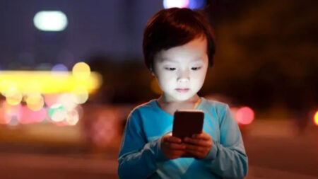 মোবাইলের কিছু ভুল ব্যবহার, যা আপনাকে ধ্বংস করছে Mobile