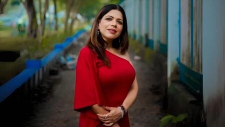 ‘দয়া করুন আমার ওপর, ছবিগুলো ডিলিট করে দিন, প্লিজ!’ Nandini