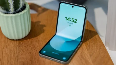 Samsung Galaxy Z Flip 7 Review: Style Over Substance for AV Fans? Samsung Galaxy Z Flip 7 বাংলাদেশে ও ভারতে দাম বিস্তারিত স্পেসিফিকেশনসহ