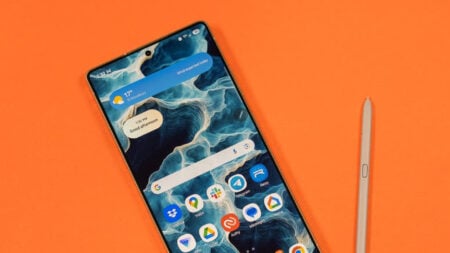 স্টিভ জবসের স্ত্রীর বিনিয়োগে আসছে ডিসপ্লে ছাড়া এআই ফোন! Smartphone