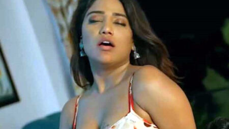 আশ্রমকেও টেক্কা দেবে এই ওয়েব সিরিজ, ভুলেও কারও সামনে দেখবেন না ওয়েব সিরিজ