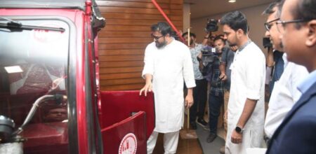 রাজধানীর ৩ এলাকায় প্রাথমিকভাবে বুয়েটের তৈরি অটোরিকশা চলবে: উপদেষ্টা আসিফ বুয়েটের তৈরি অটোরিকশা